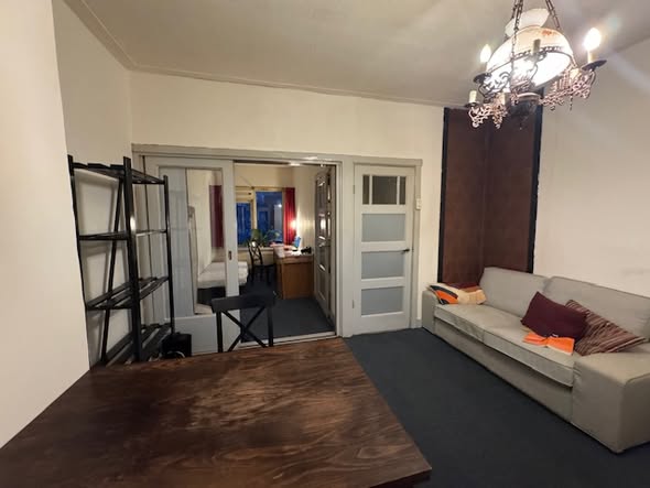 Image accompanying room listing