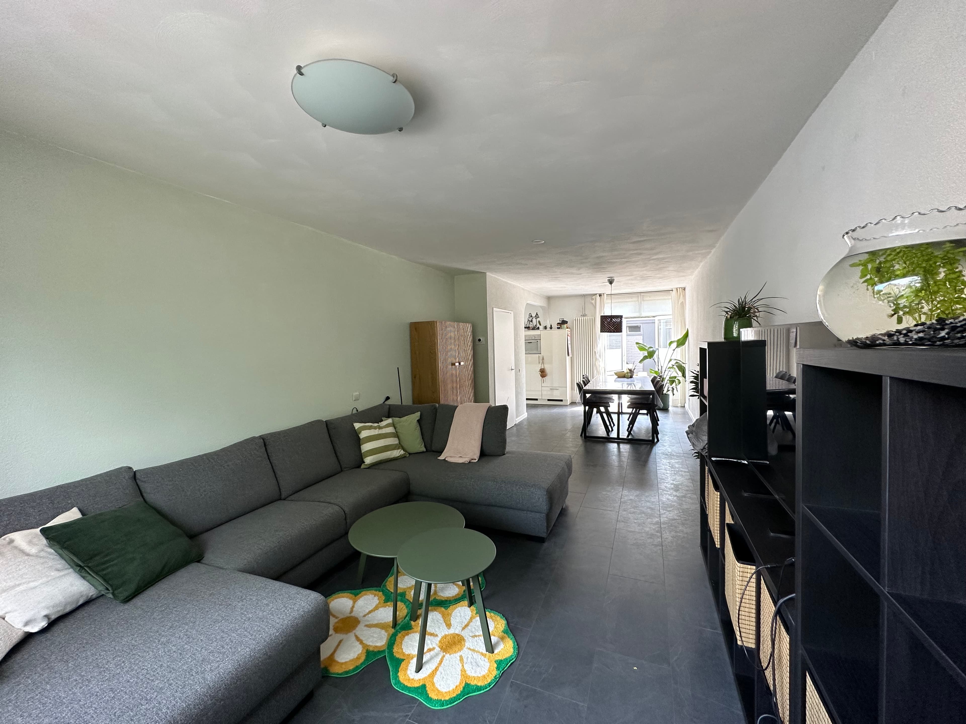 Image accompanying room listing