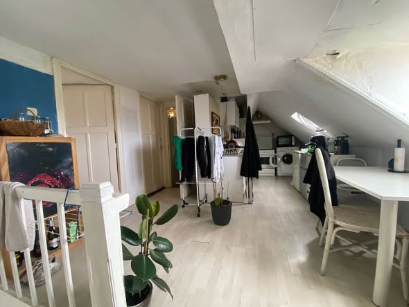 Image accompanying room listing
