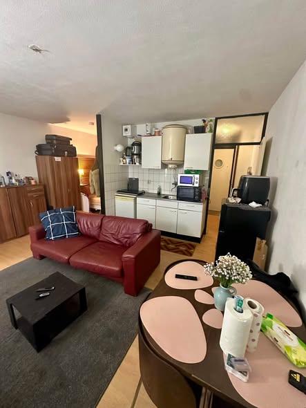 Image accompanying room listing