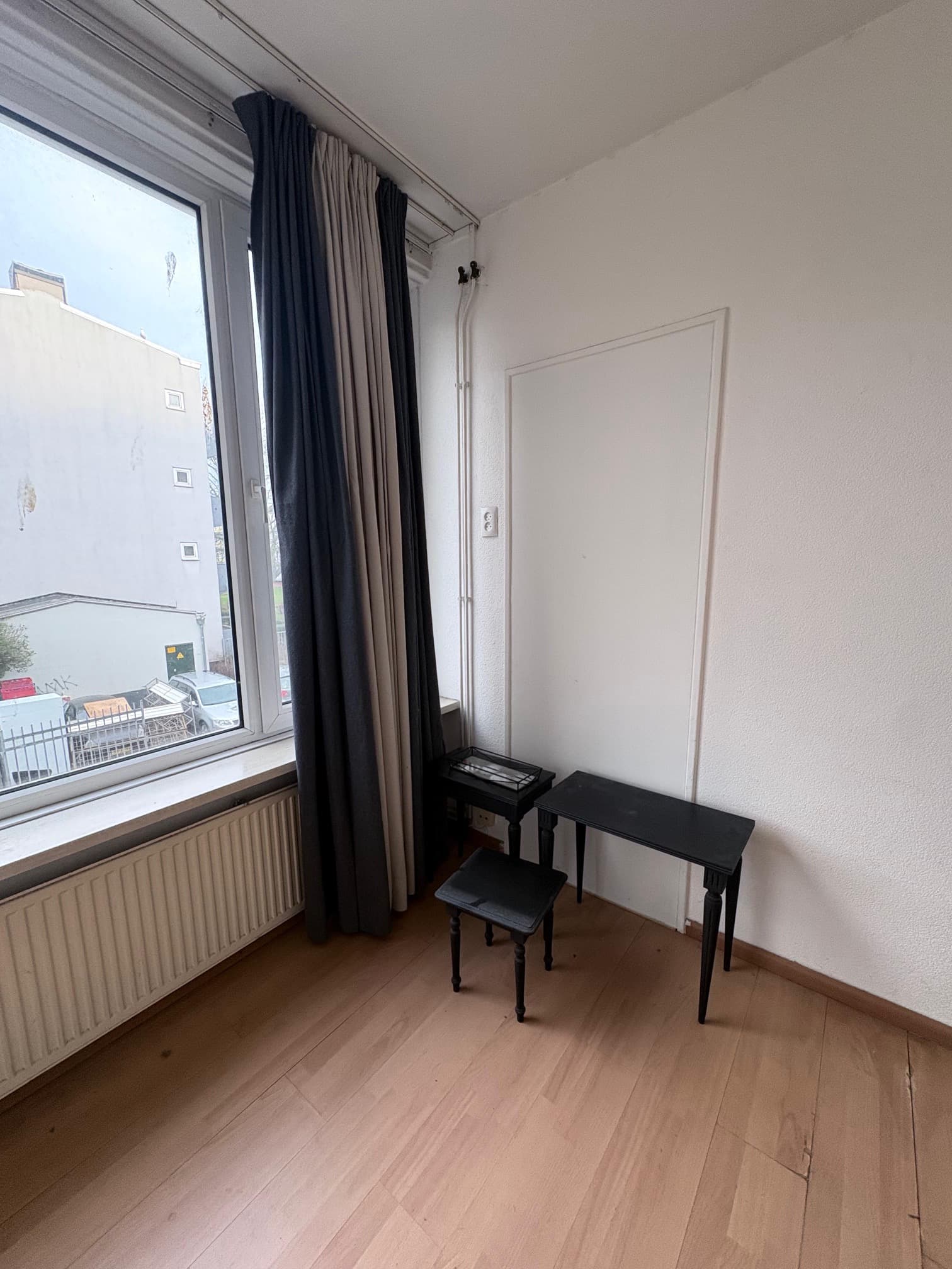 Image accompanying room listing