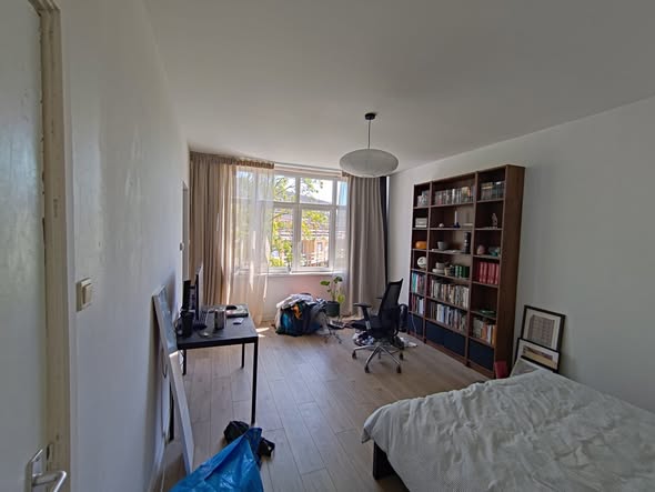 Image accompanying room listing