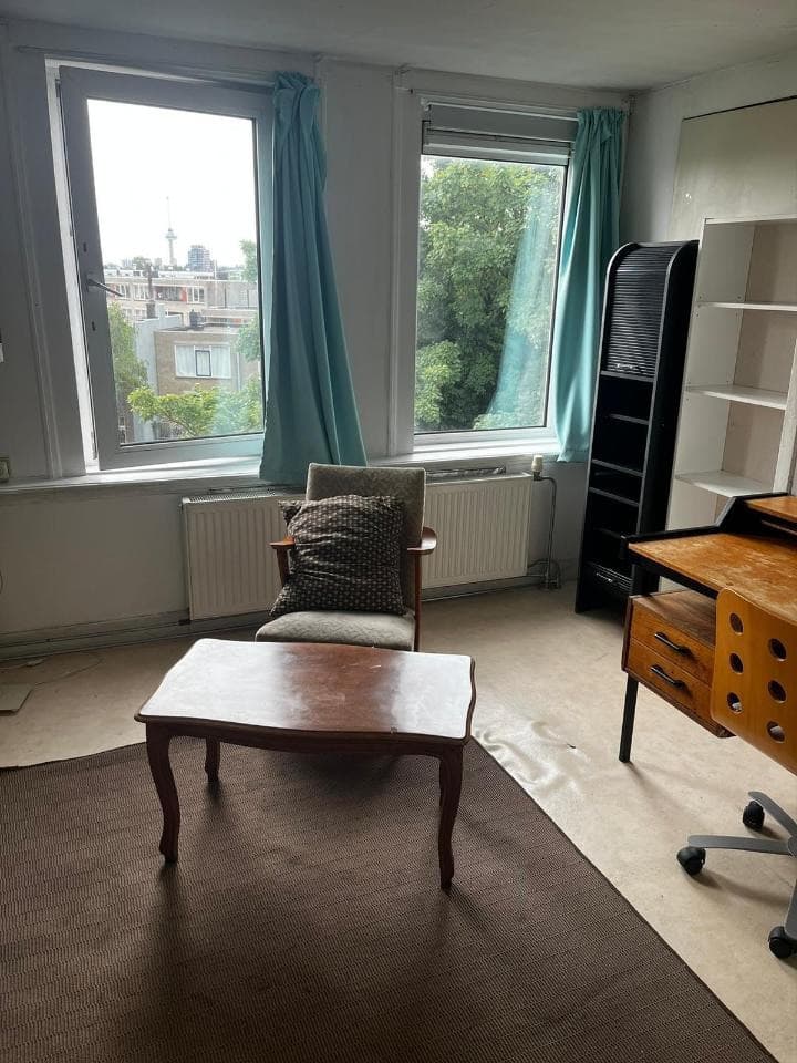 Image accompanying room listing