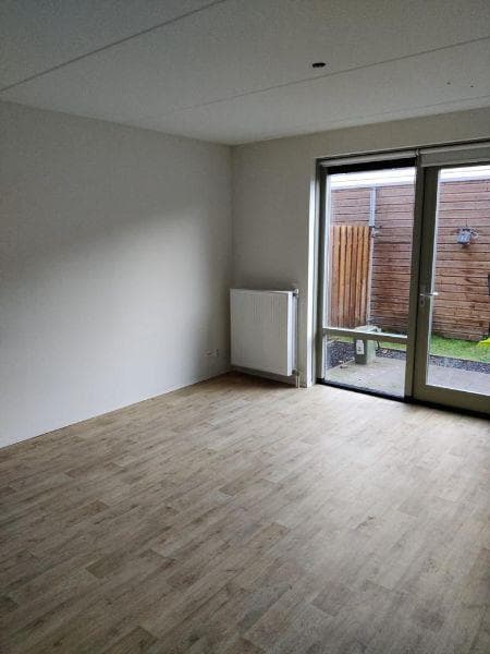Image accompanying room listing