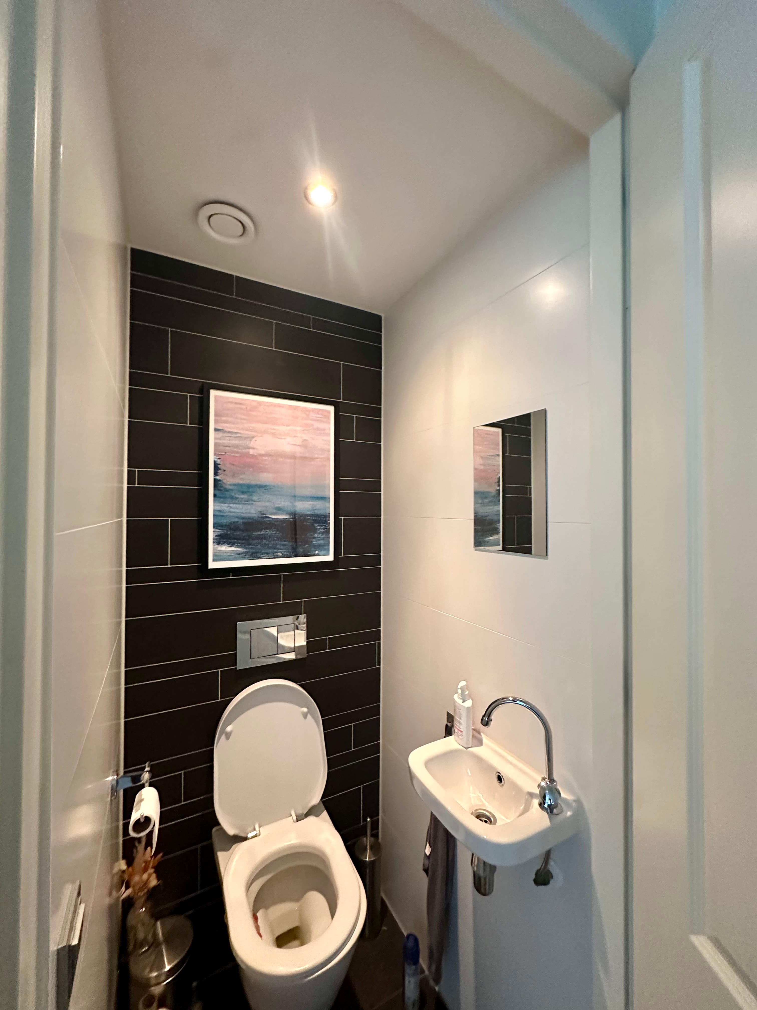 Image accompanying room listing