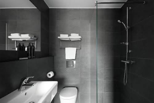 Image accompanying room listing