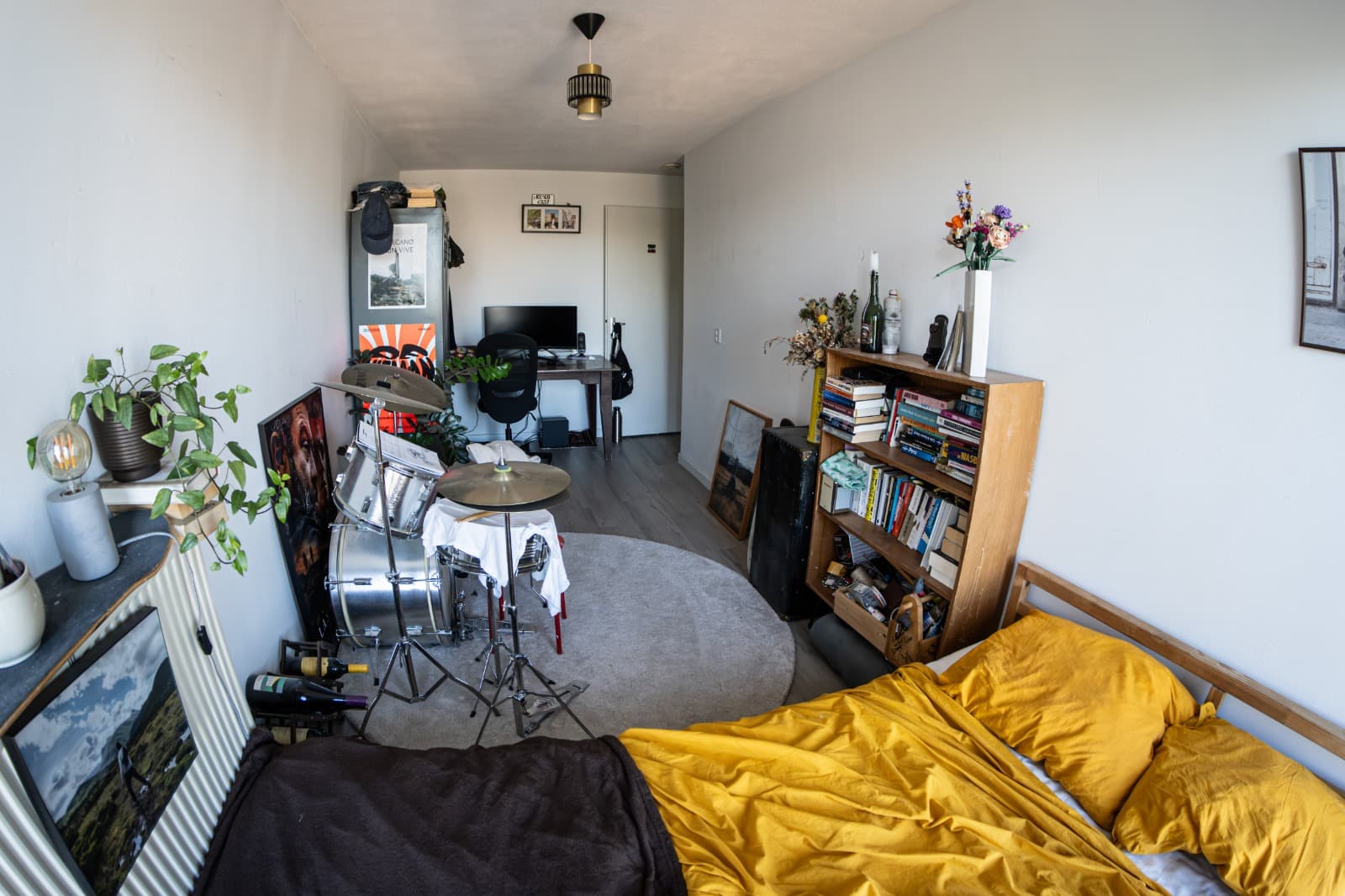 Image accompanying room listing