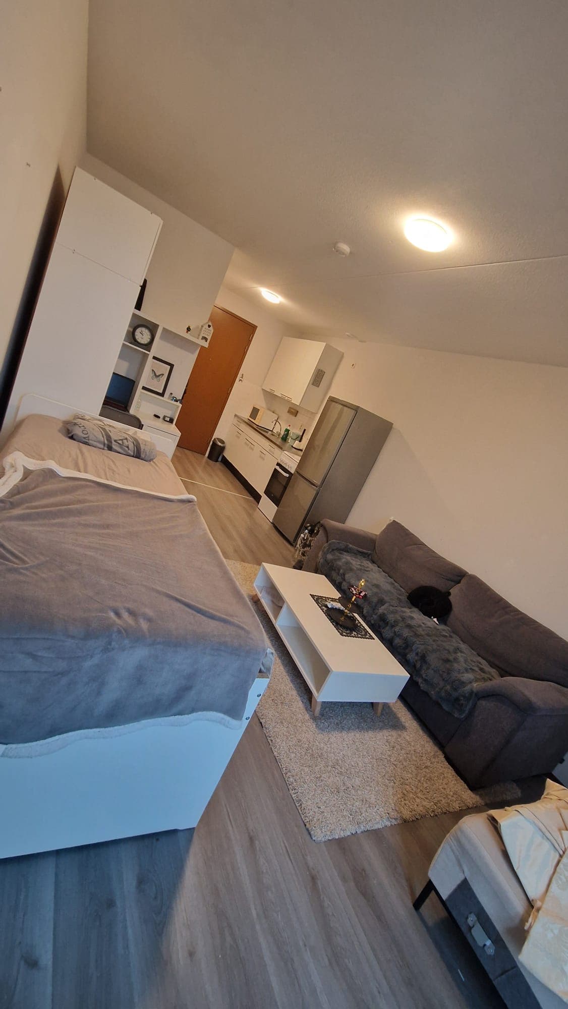 Image accompanying room listing