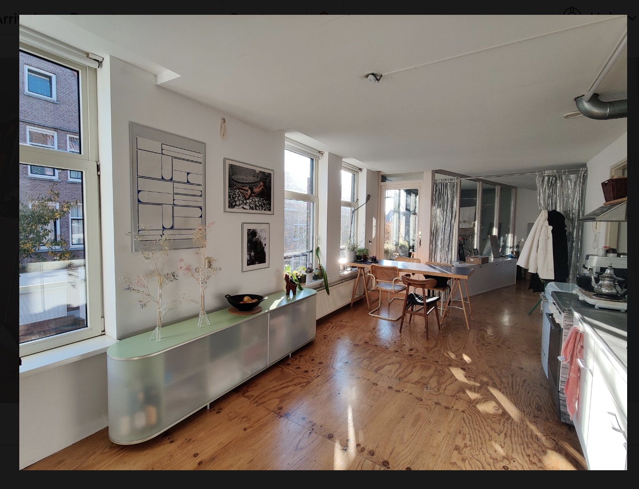 Image accompanying room listing