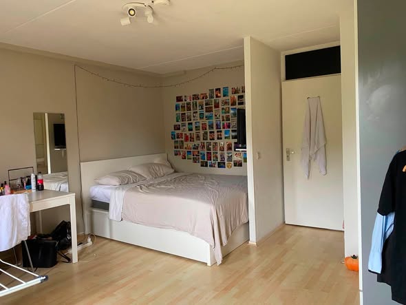 Image accompanying room listing