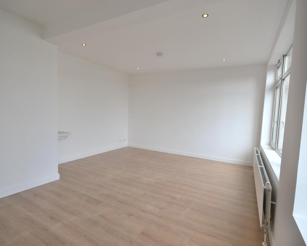Image accompanying room listing