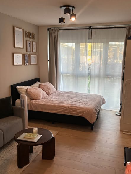 Image accompanying room listing