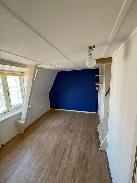 Image accompanying room listing