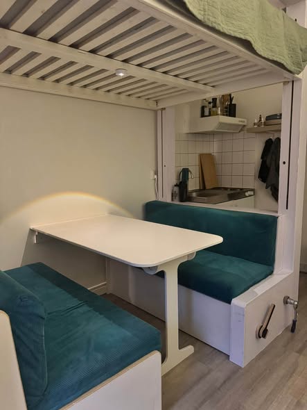 Image accompanying room listing