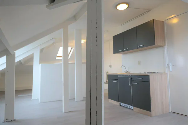 Image accompanying room listing
