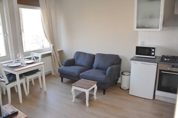 Image accompanying room listing