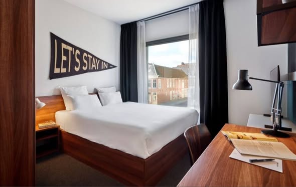 Image accompanying room listing