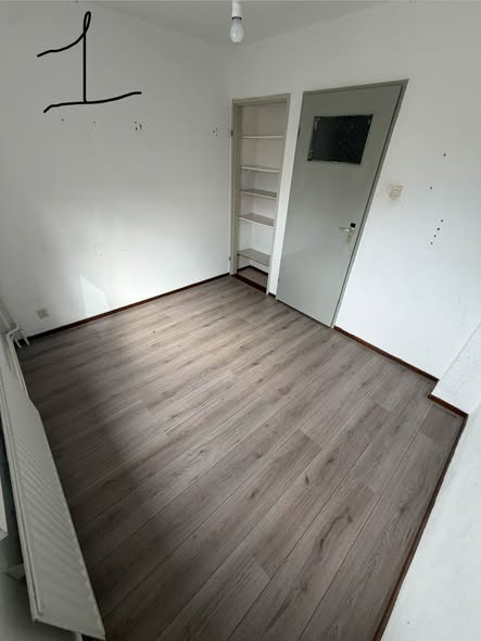 Image accompanying room listing