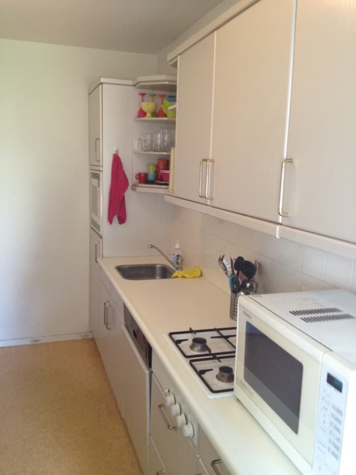 Image accompanying room listing