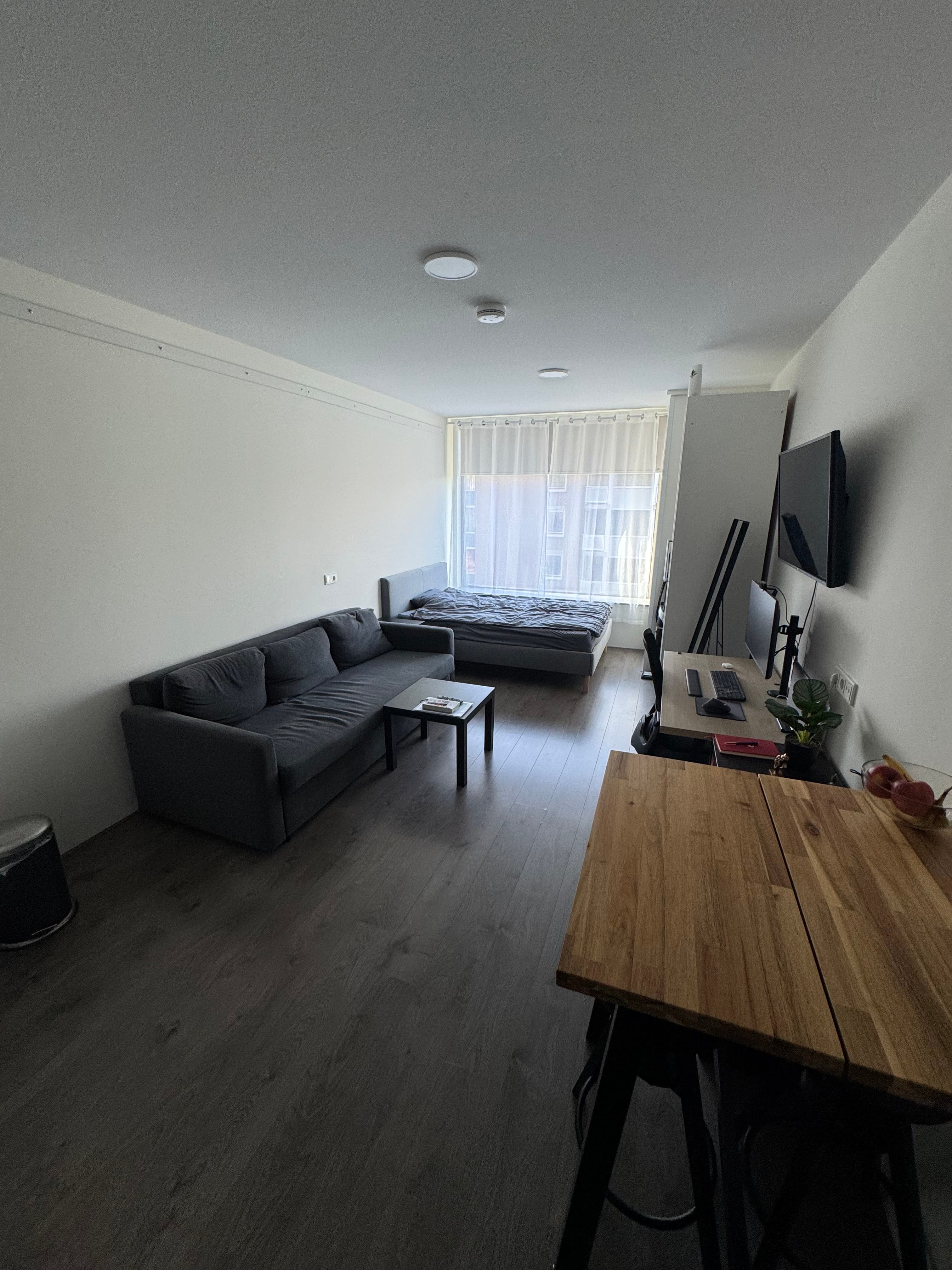 Image accompanying room listing