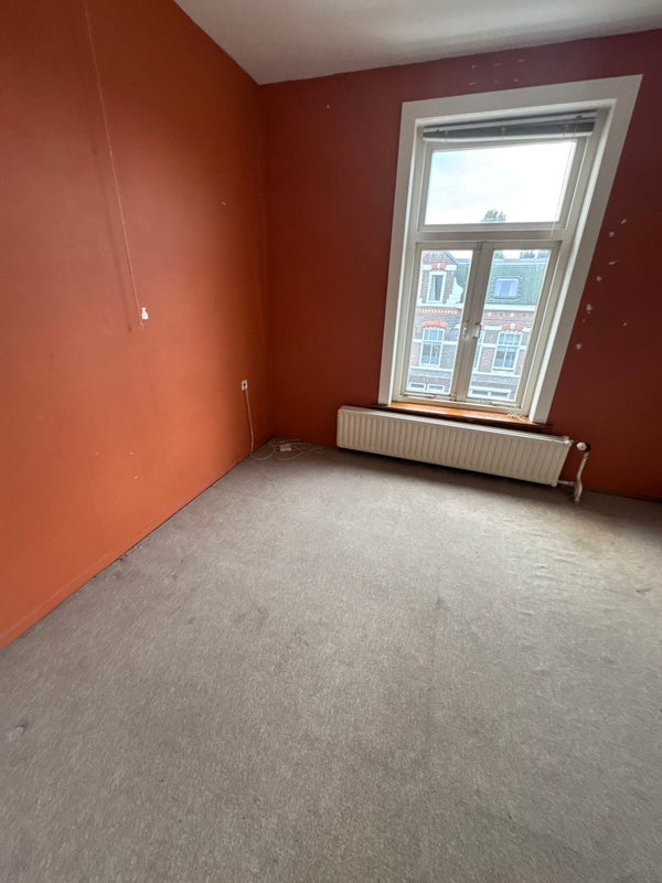 Image accompanying room listing