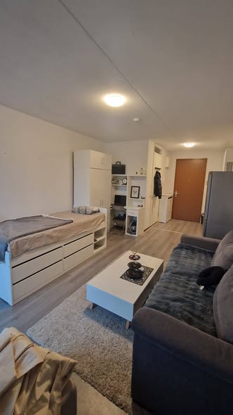 Image accompanying room listing
