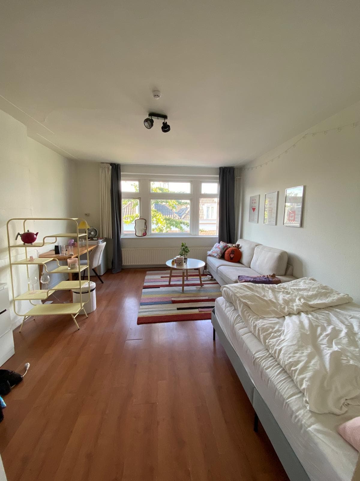 Image accompanying room listing