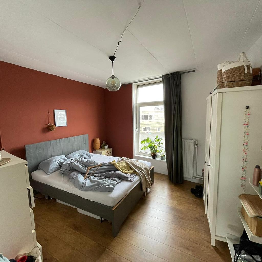 Image accompanying room listing
