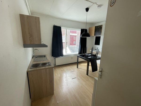 Image accompanying room listing