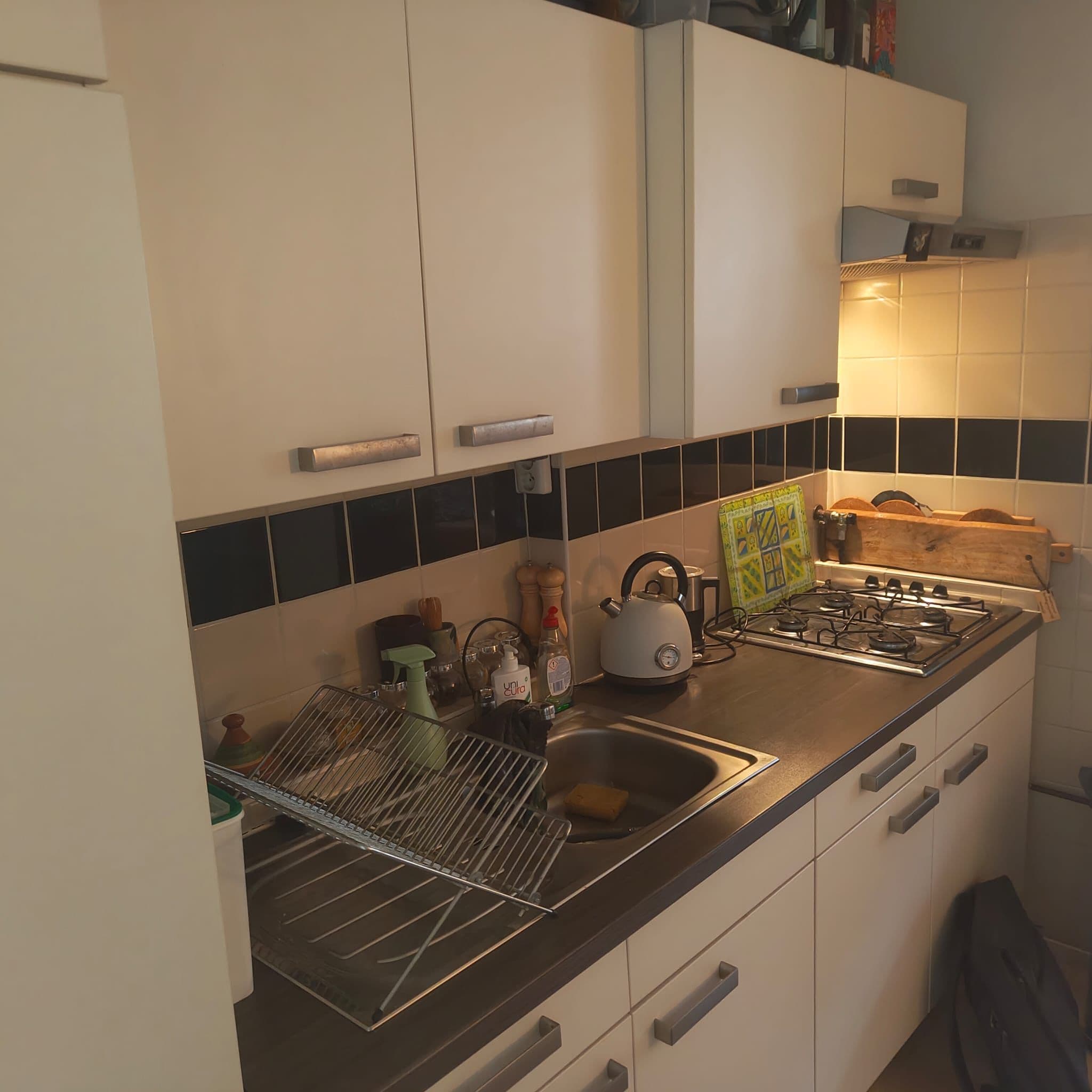 Image accompanying room listing