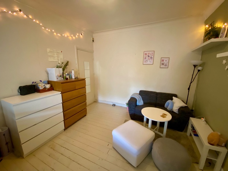 Image accompanying room listing