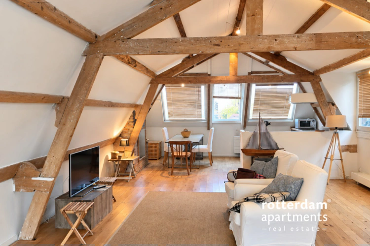 Image accompanying room listing