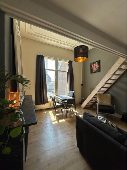 Image accompanying room listing