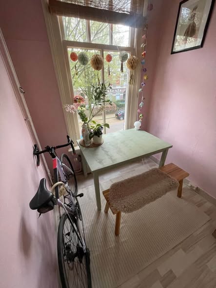 Image accompanying room listing