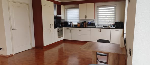 Image accompanying room listing