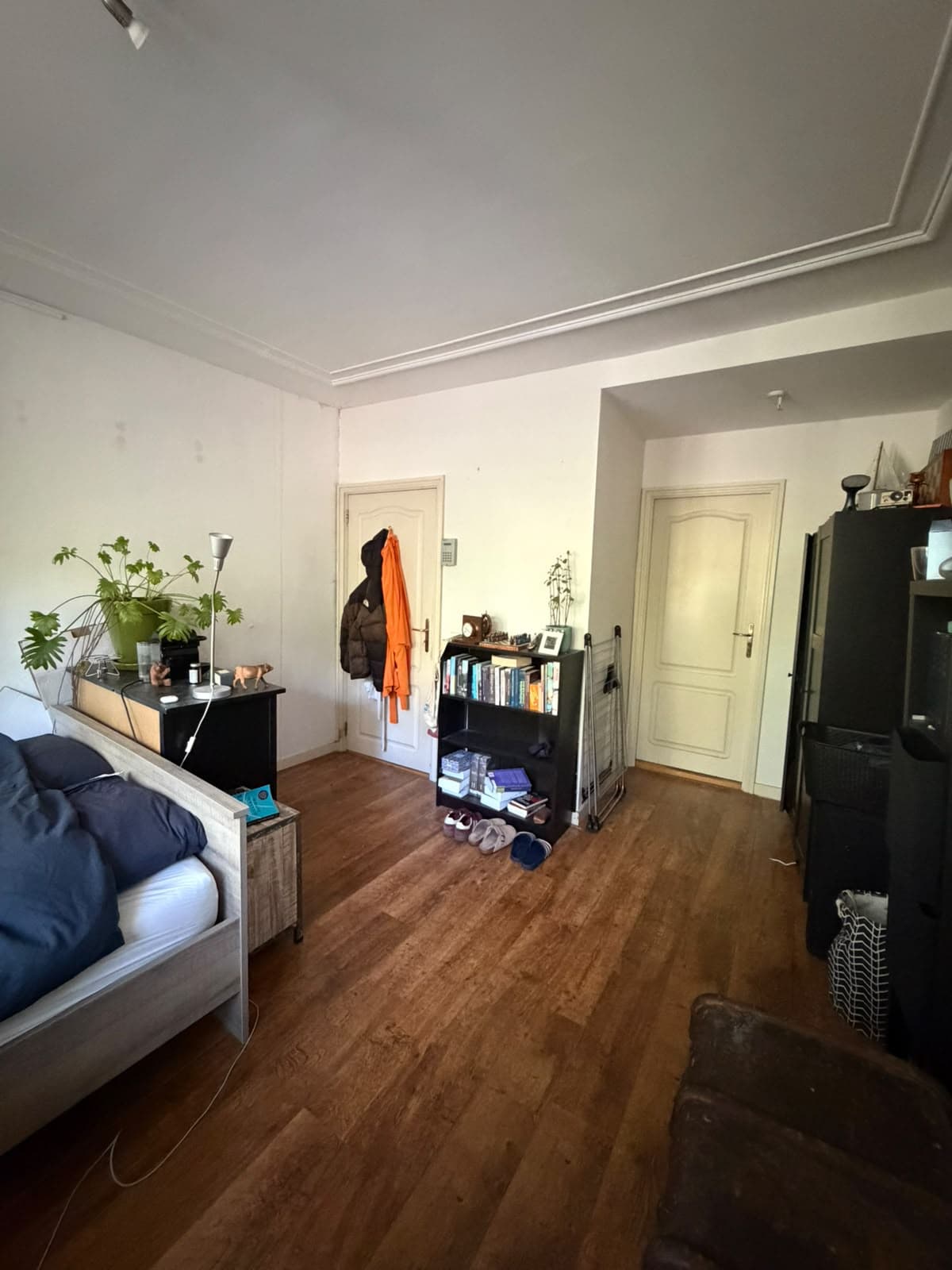 Image accompanying room listing
