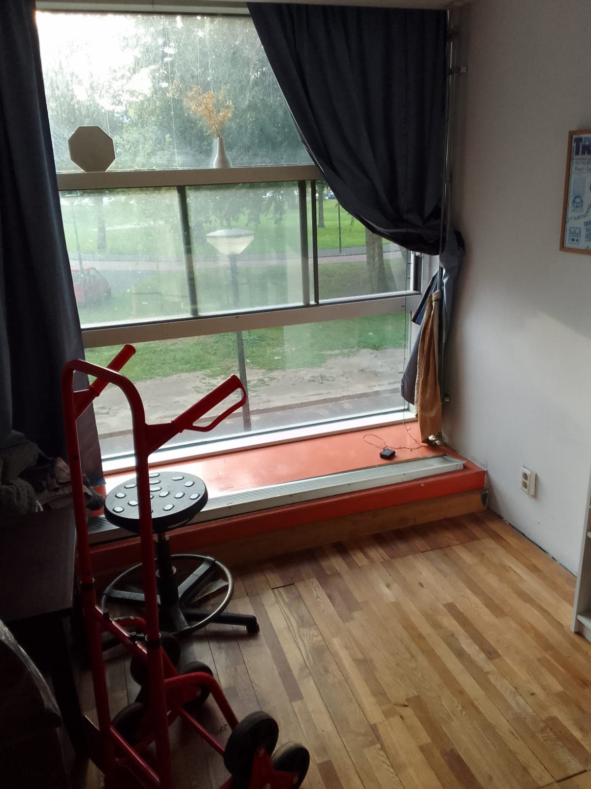 Image accompanying room listing
