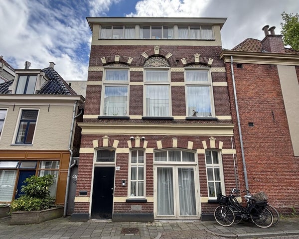 Image accompanying room listing