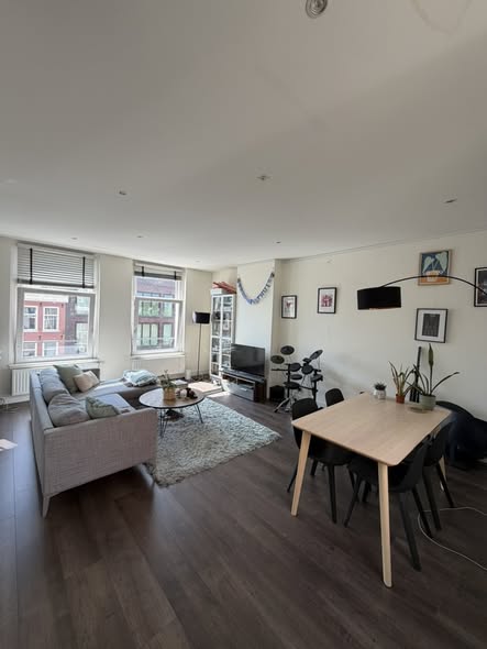 Image accompanying room listing