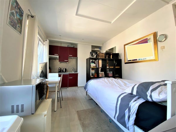 Image accompanying room listing