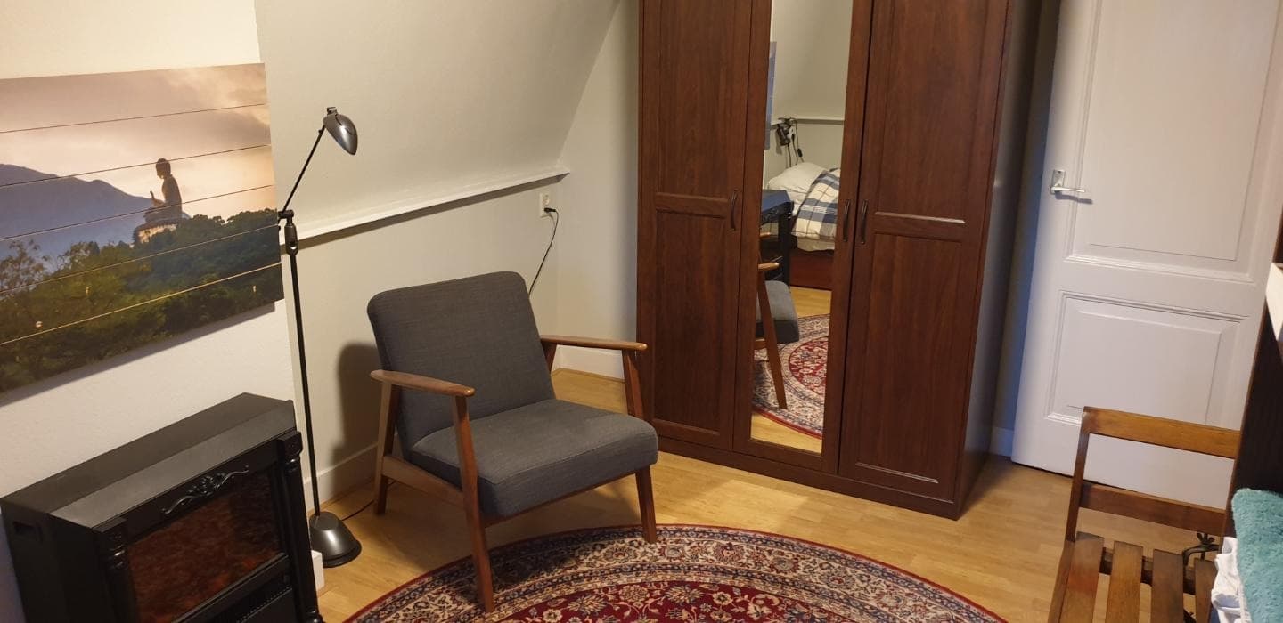 Image accompanying room listing