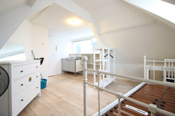 Image accompanying room listing