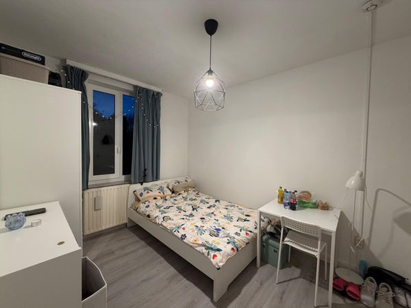 Image accompanying room listing