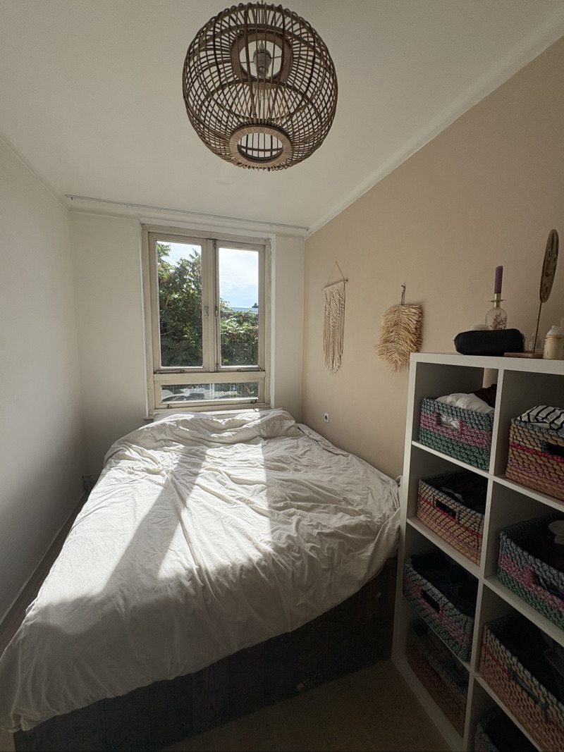 Image accompanying room listing