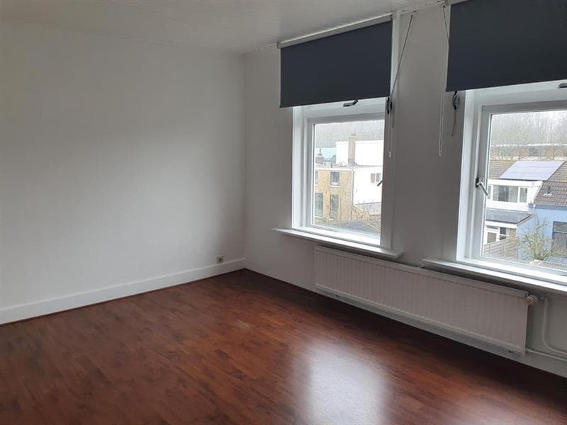 Image accompanying room listing