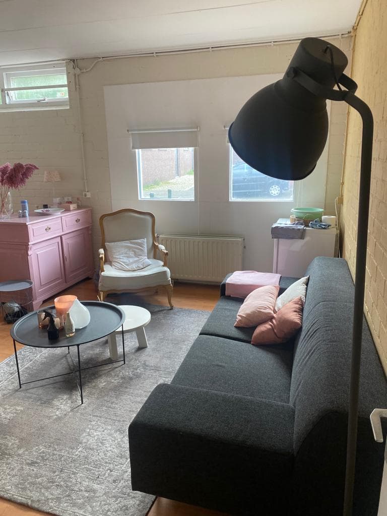 Image accompanying room listing