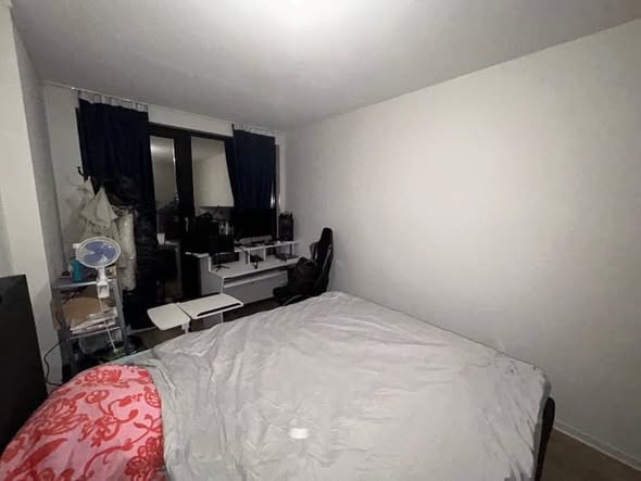Image accompanying room listing