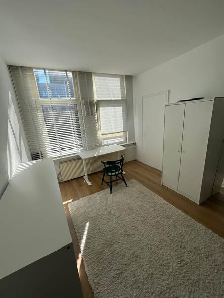 Image accompanying room listing