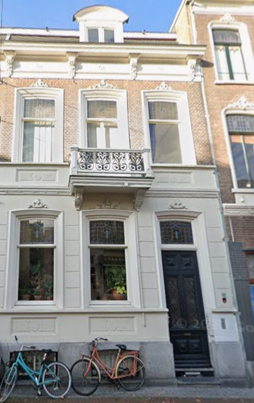 Image accompanying room listing