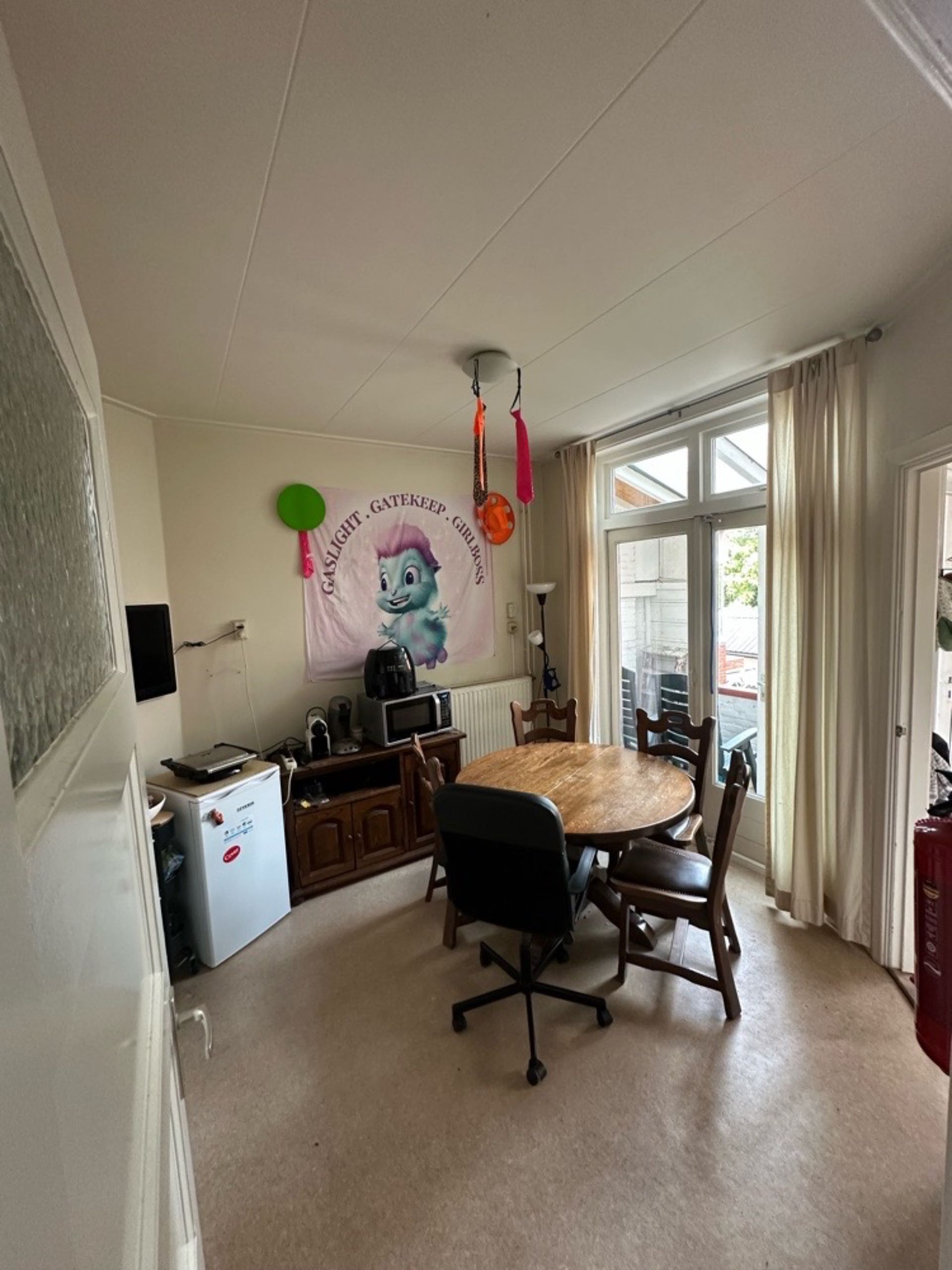 Image accompanying room listing